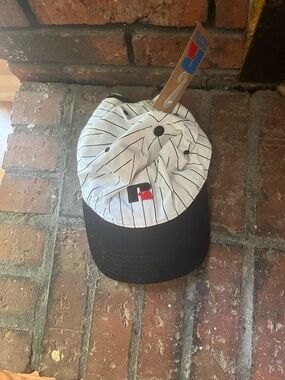 NEW Russell Athletic White Pinstripe Baseball Cap with Black Brim (Rm85)